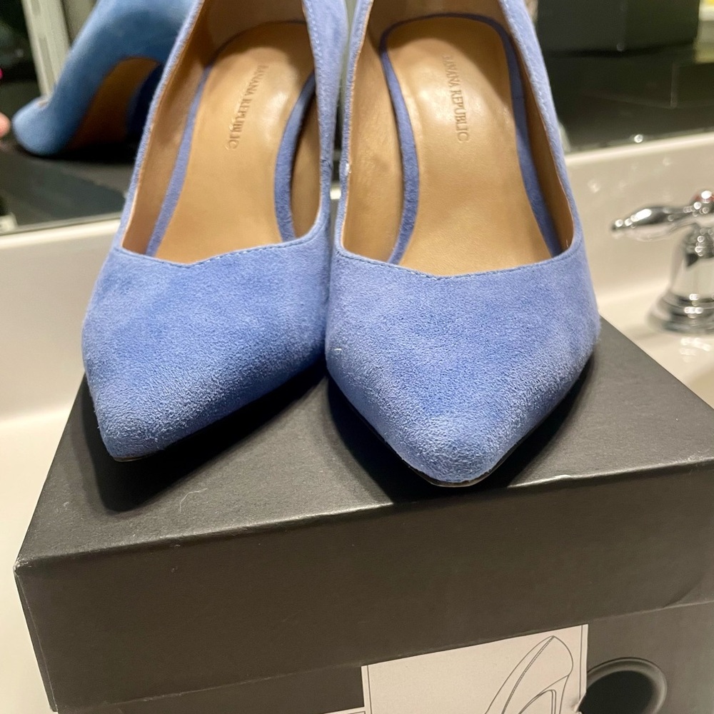 Beautiful Banana Republic Heels